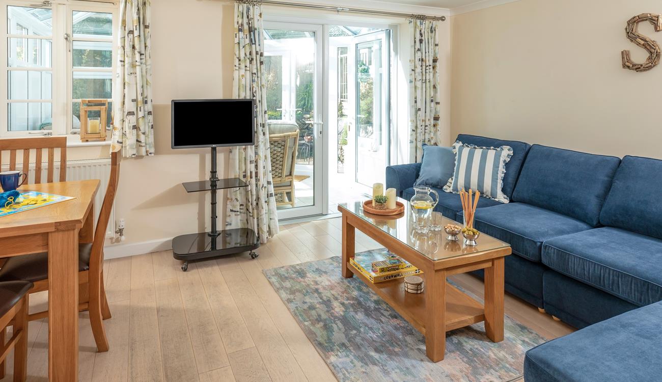 Spend the evening enjoying drinks and nibbles in the sitting room.