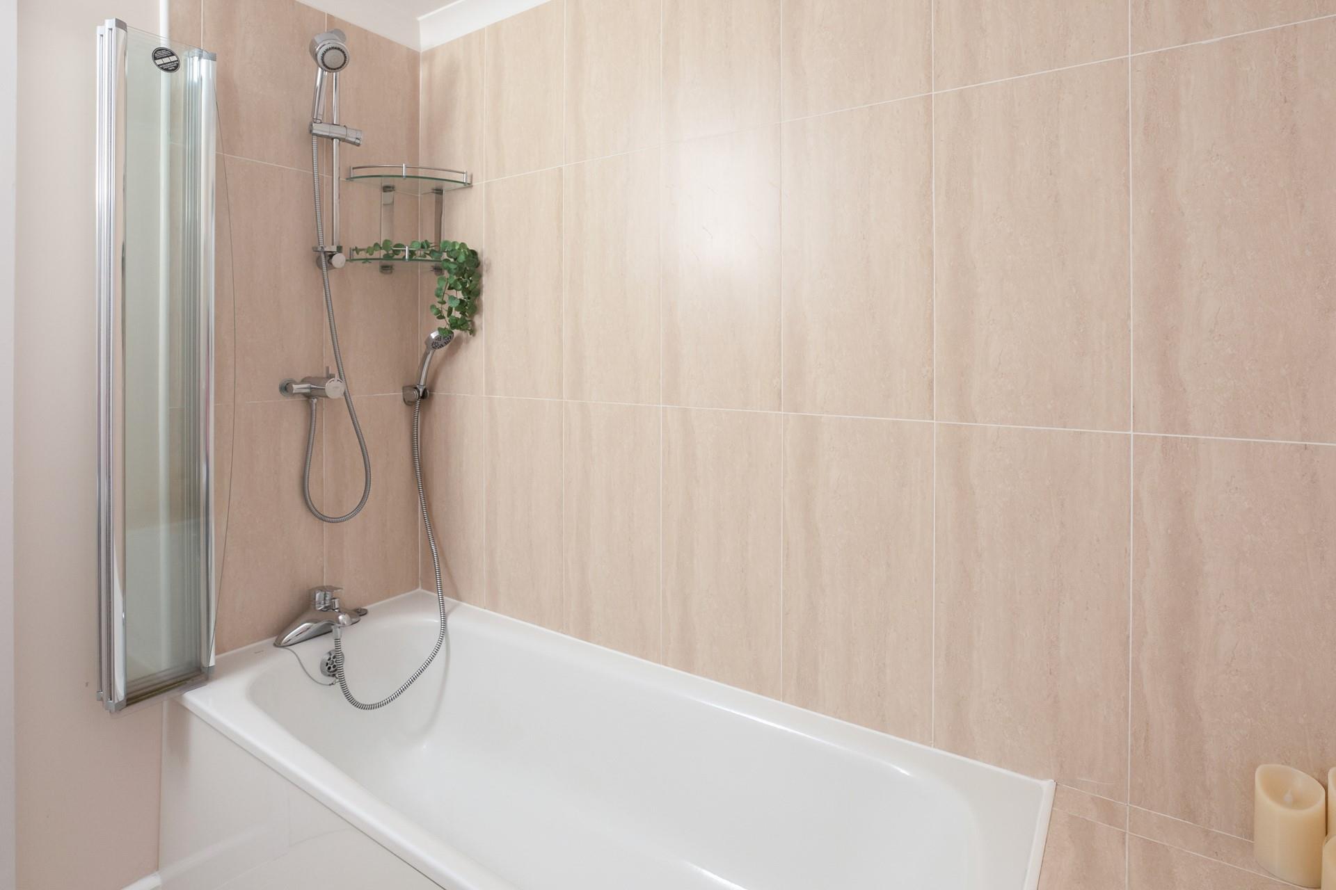 Fill the bath with bubbles and relax and unwind after a busy day walking the coast path.