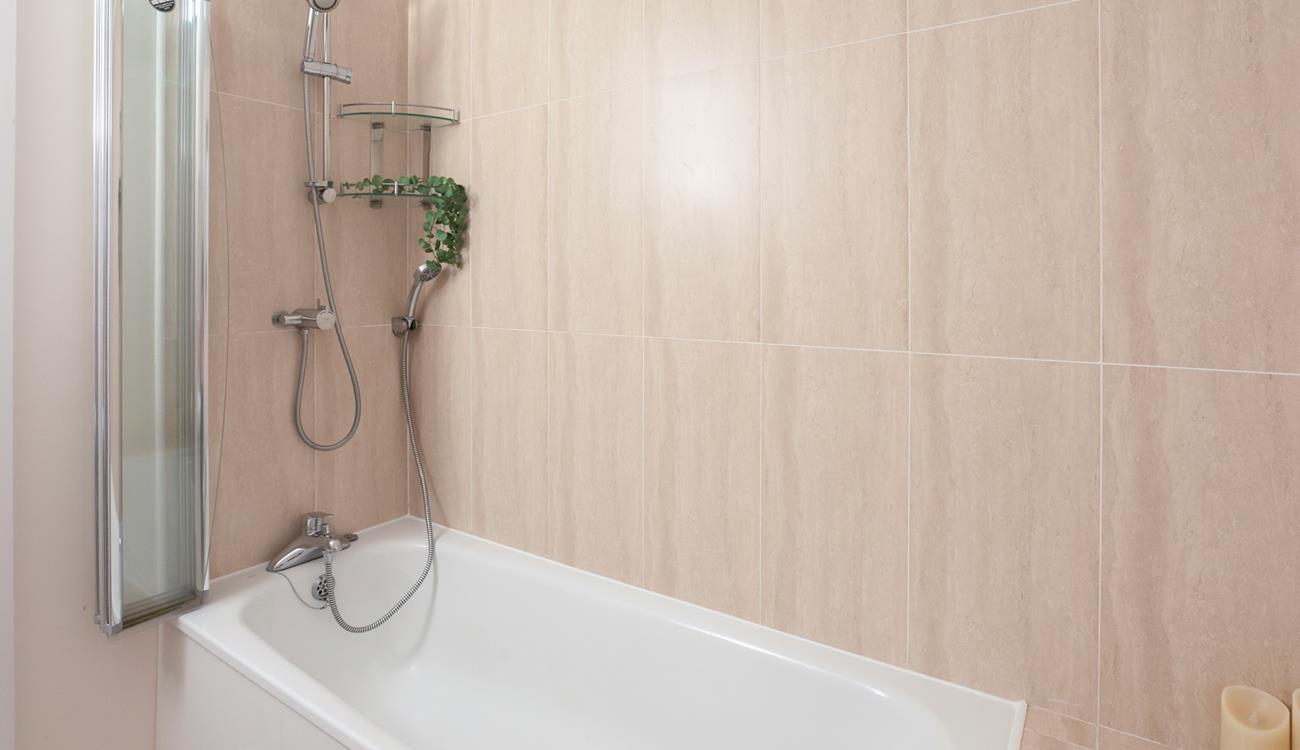 Fill the bath with bubbles and relax and unwind after a busy day walking the coast path.