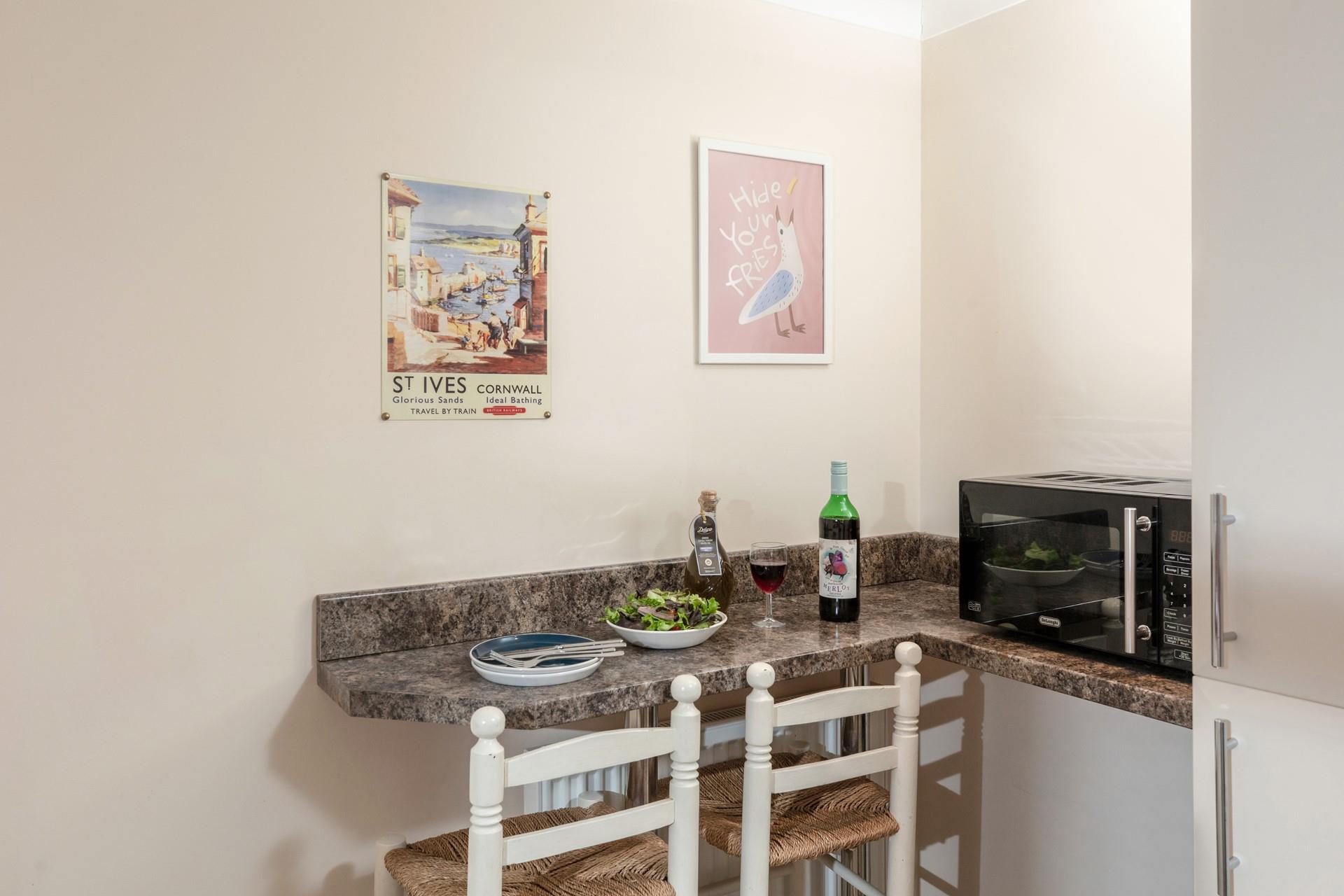 The kitchen decor gives a nod to the seaside location.