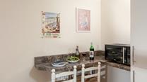 The kitchen decor gives a nod to the seaside location.
