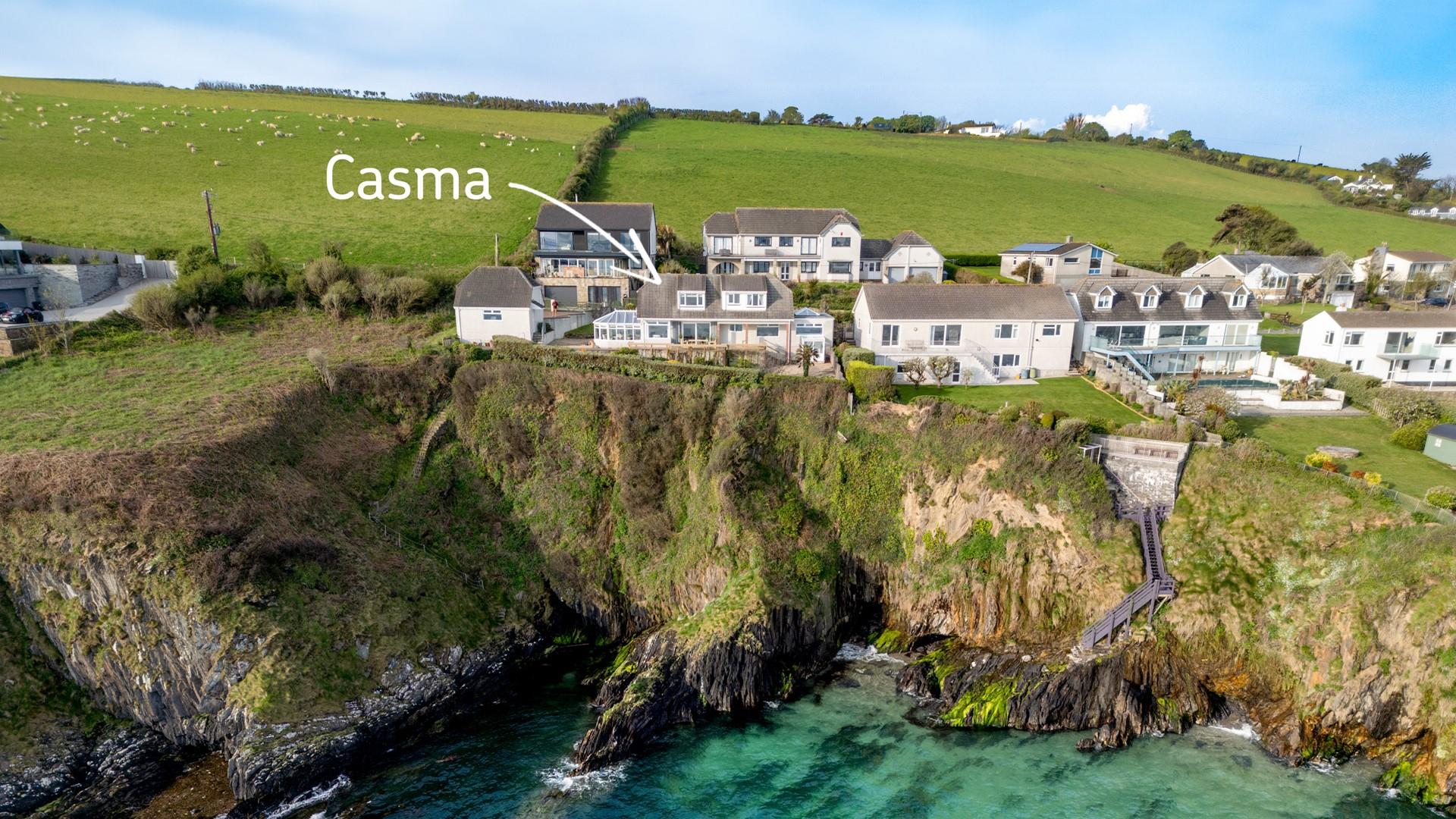 Casma is situated with uninterrupted sea views.