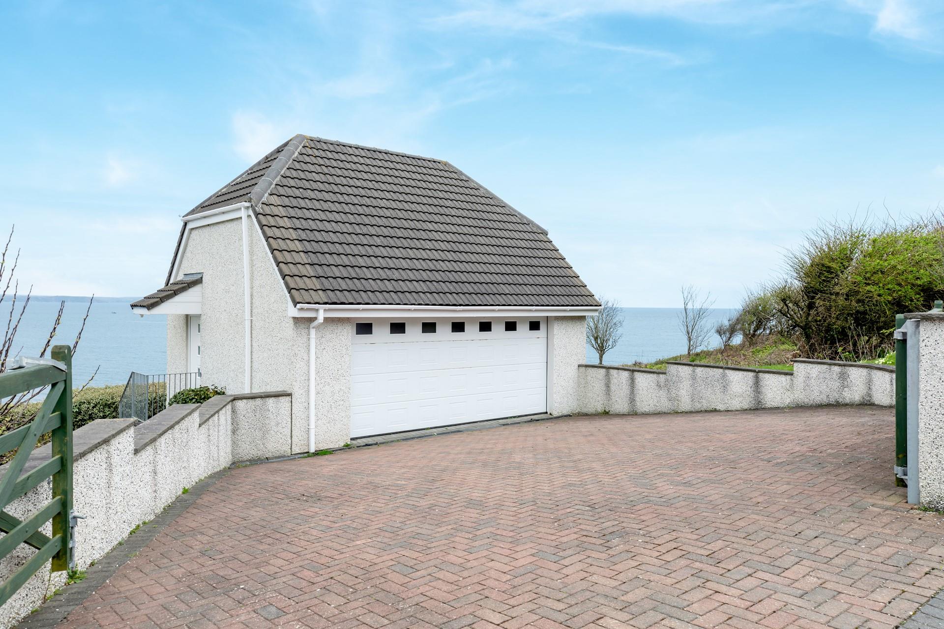 There is ample parking at Casma.