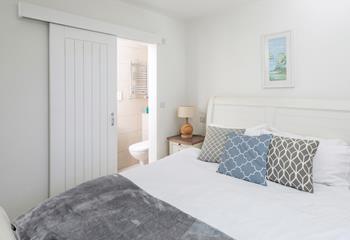 The bedroom is decorated with calming seaside blues.