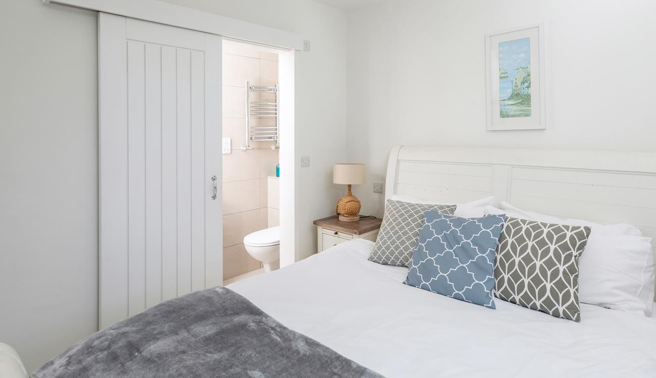 The bedroom is decorated with calming seaside blues.