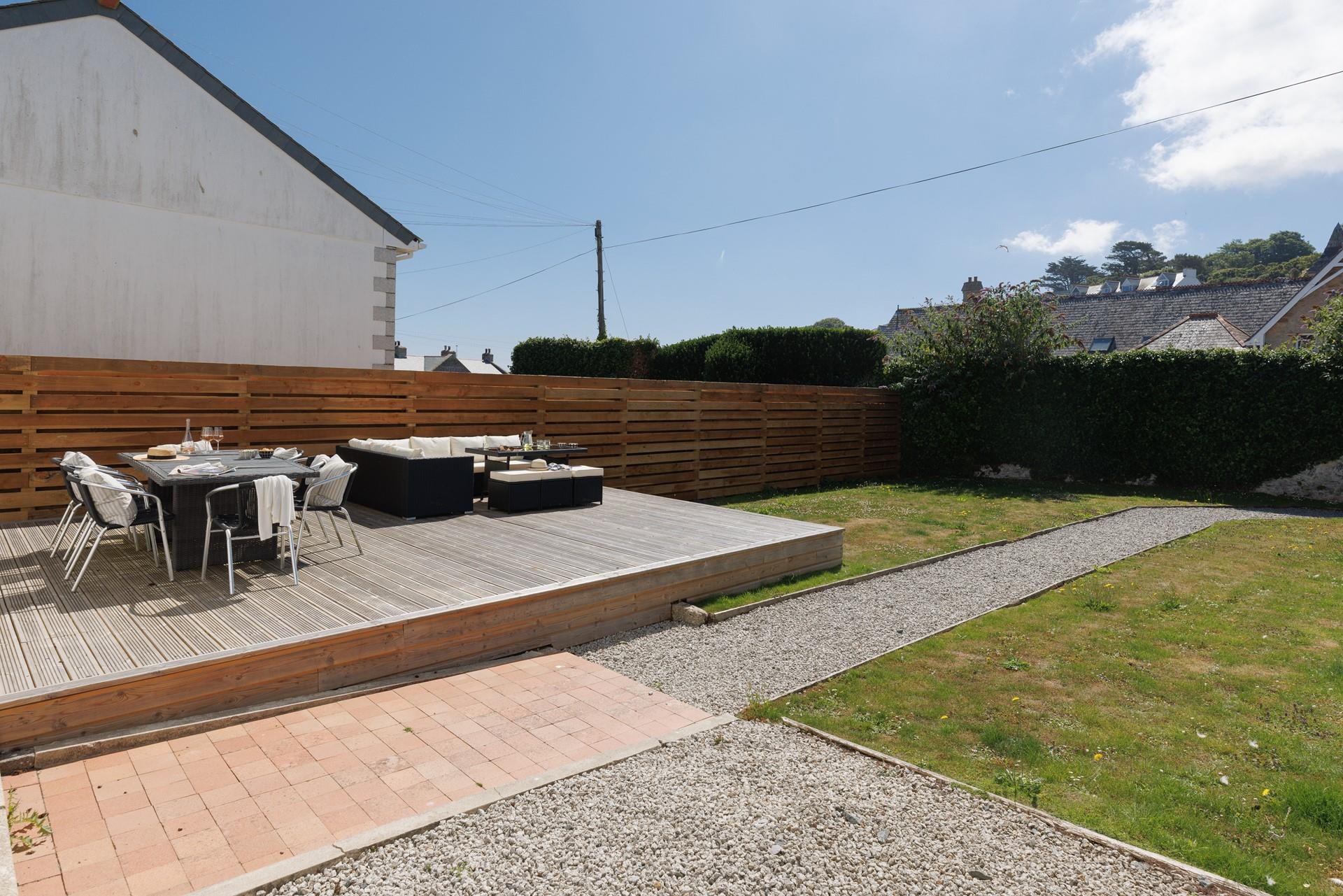 Take meals al fresco in the sunny garden.