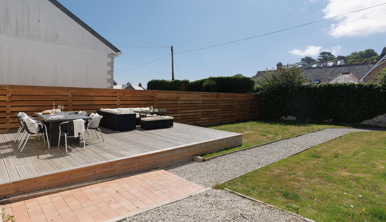 Take meals al fresco in the sunny garden.