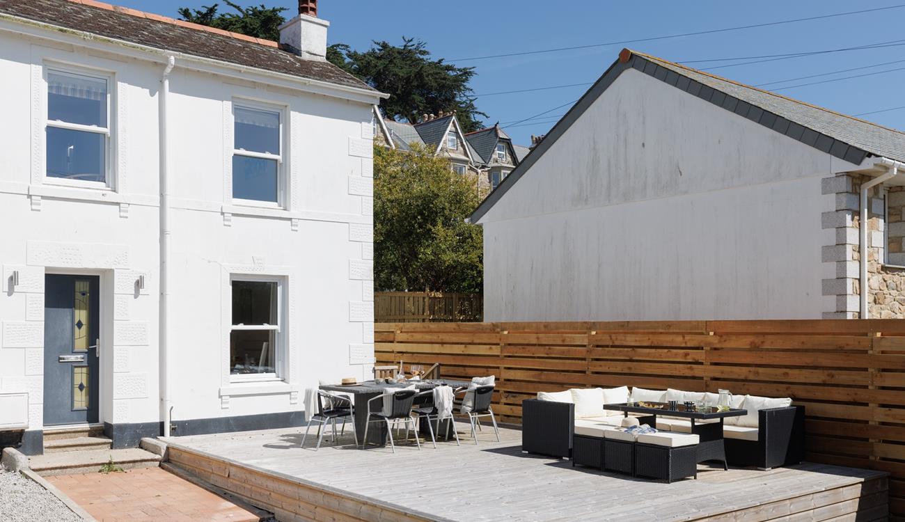 The decking area is perfect to relax and unwind.