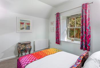 A light and bright bedroom where you'll sleep soundly surrounded by nature.