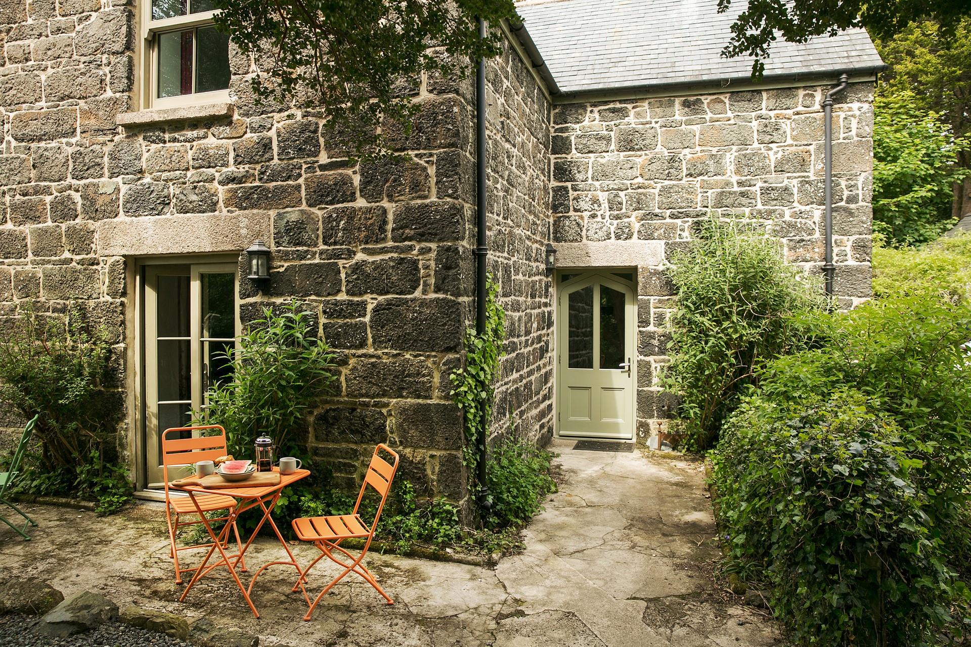 Take a morning coffee out to the garden area.