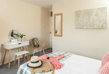 Get ready at the dressing table and head out to explore Perranporth.