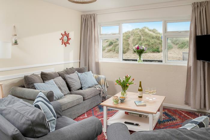 5 Sand Bay, Sleeps 4 in Perranporth