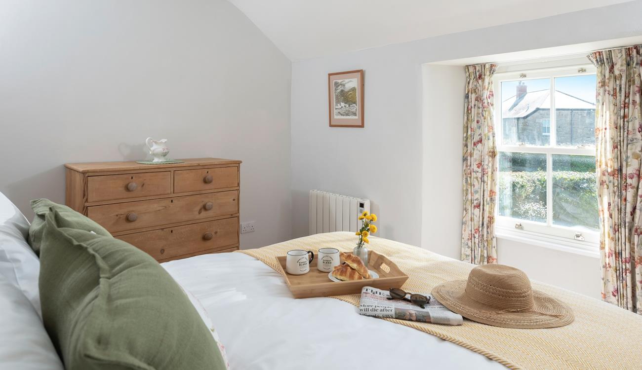 Wake up and enjoy sunny countryside views.