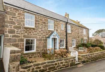 The pretty village of Paul is the ideal escape close to the coast.
