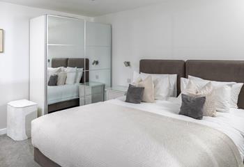 Zip and link beds allow for flexible sleeping arrangements.