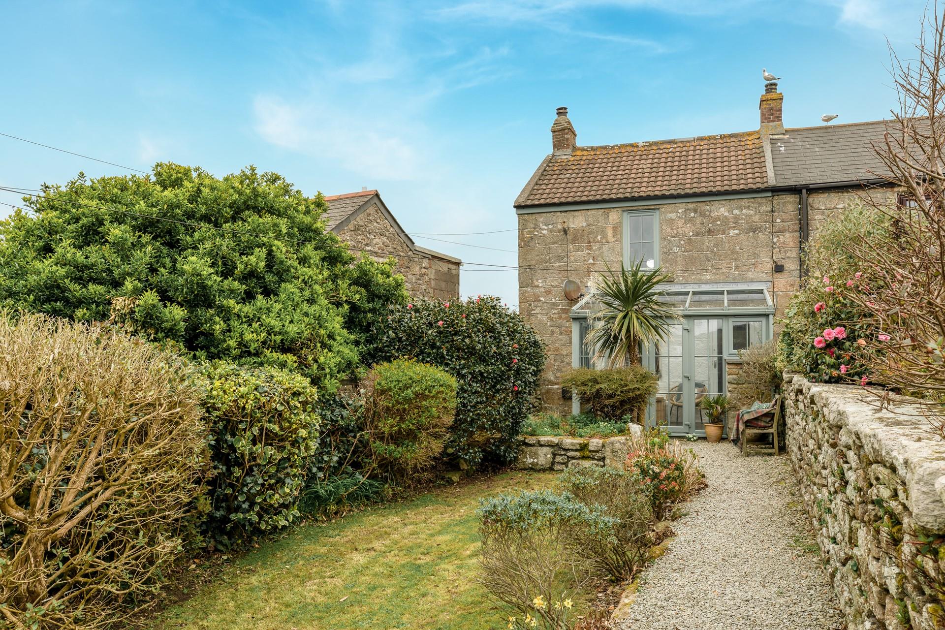 Treplevna is a cute and cosy bolthole in Pendeen.