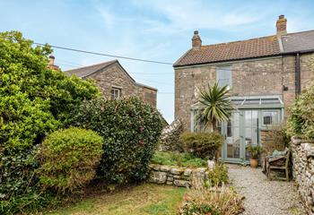 Arrive at this cute and cosy cottage for a relaxing break!
