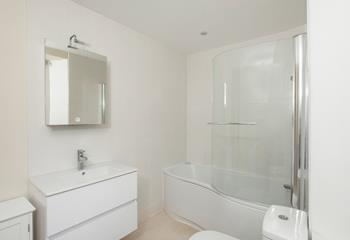 The family bathroom is perfect for relaxing soaks after coast path rambles.