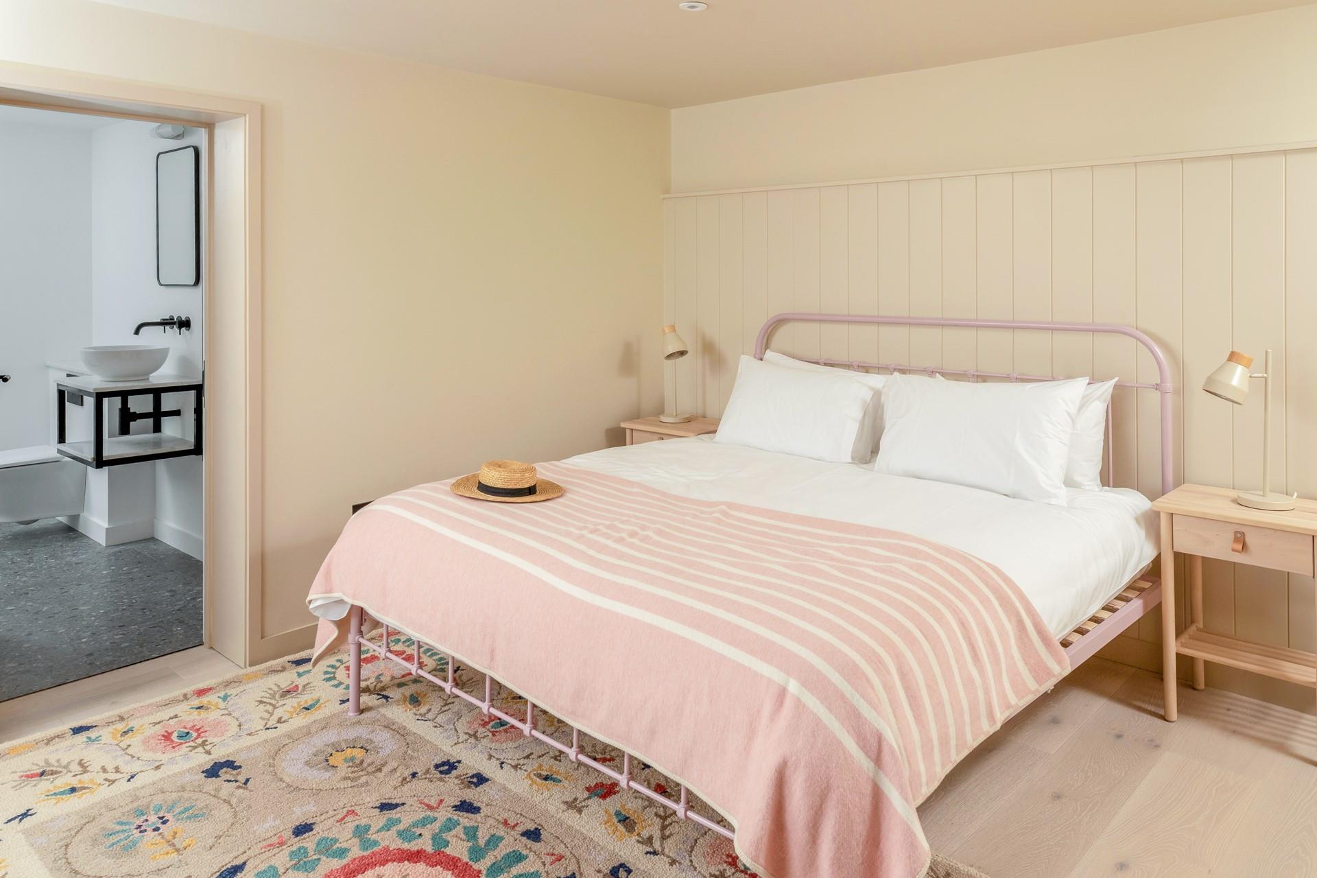 Bedroom 2 has a handy en suite.