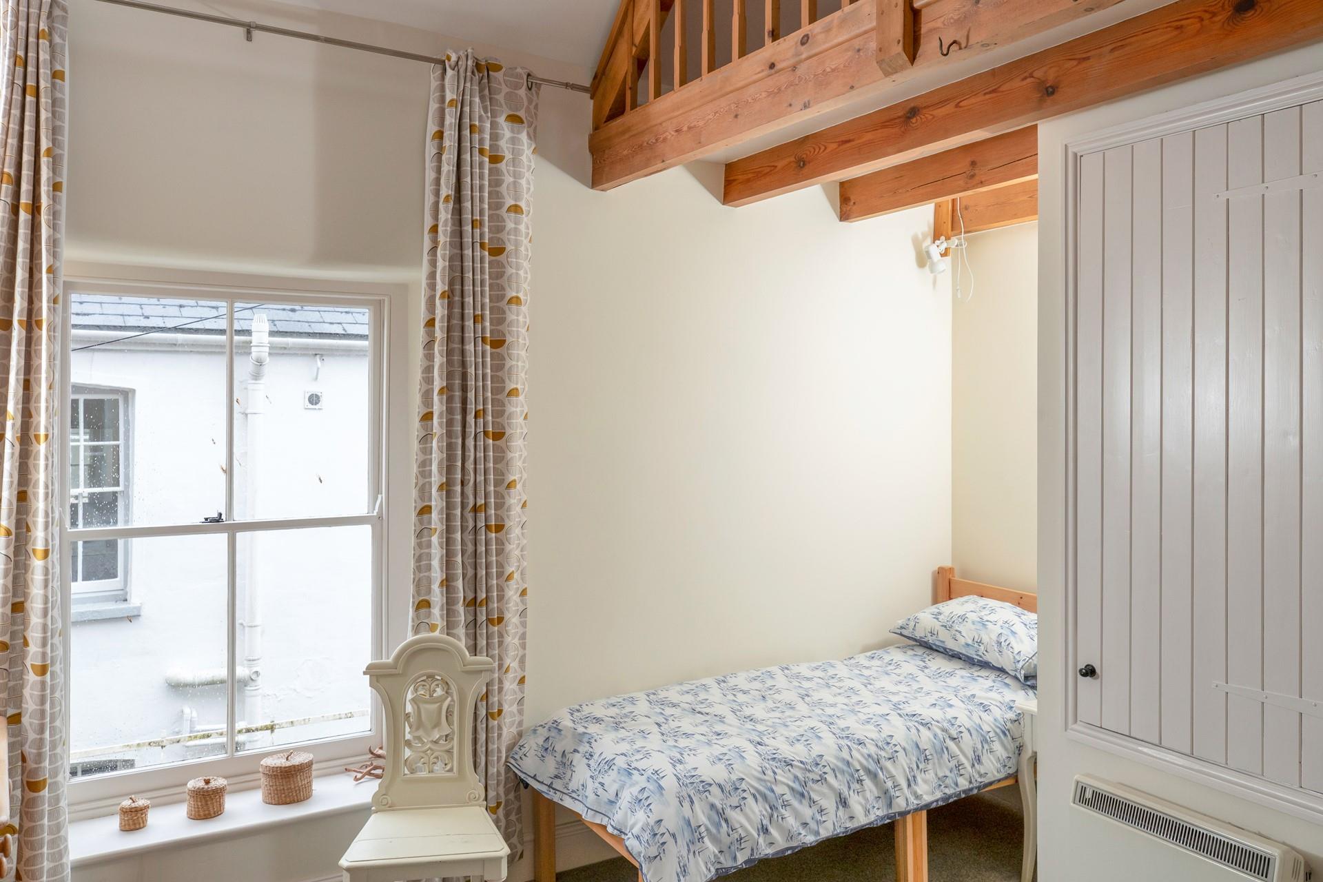 Explore St Mawes on foot, being ideally located in the heart of the village.