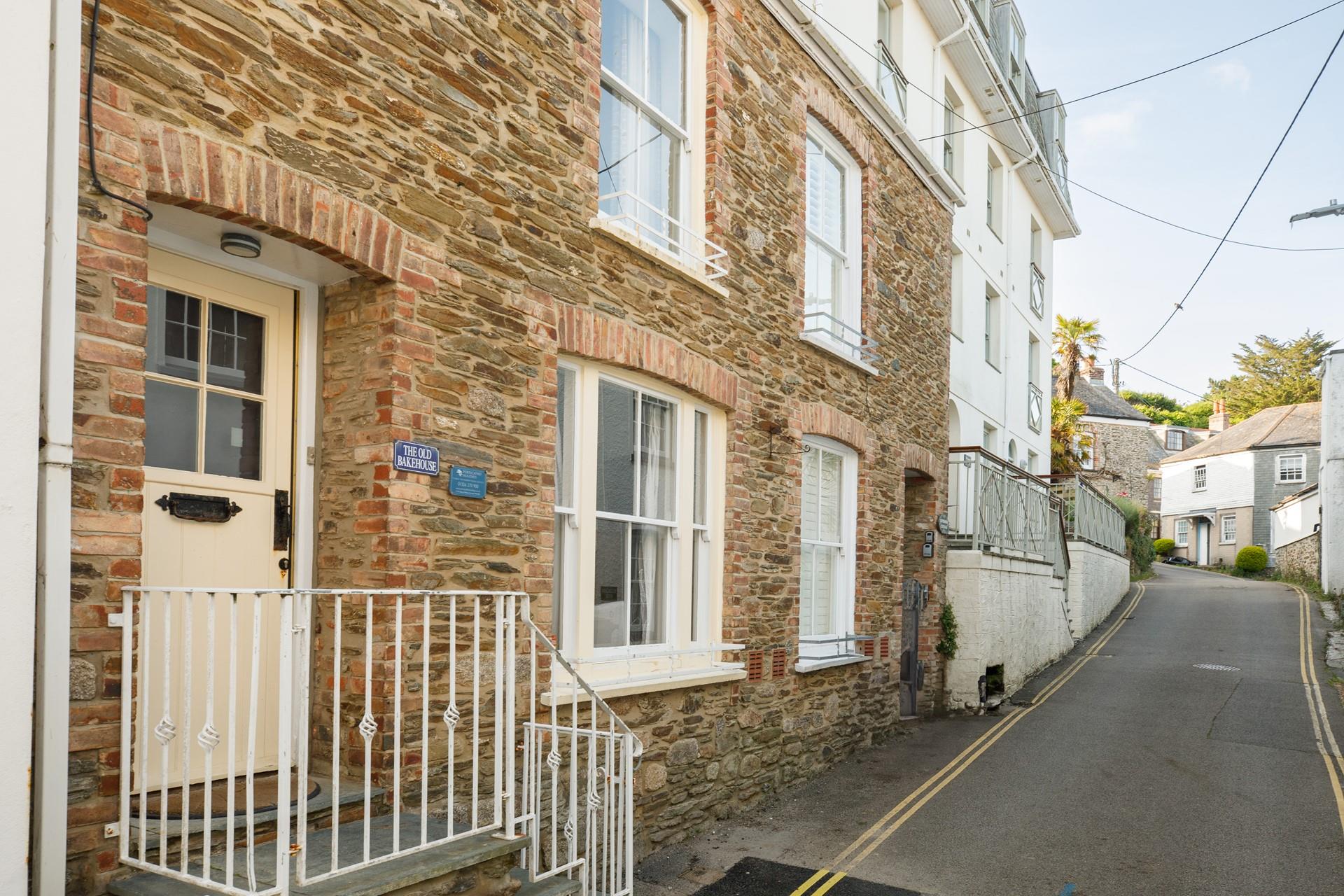 The Old Bakehouse is a short stroll from the harbour in St Mawes.