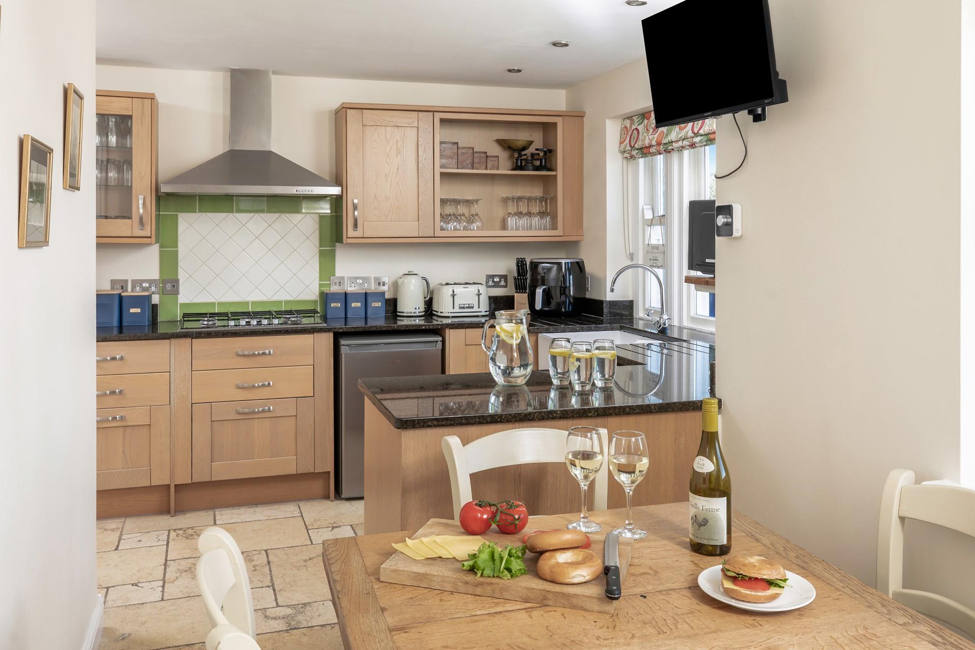 Rustle up delicous dinners in the well equipped kitchen.