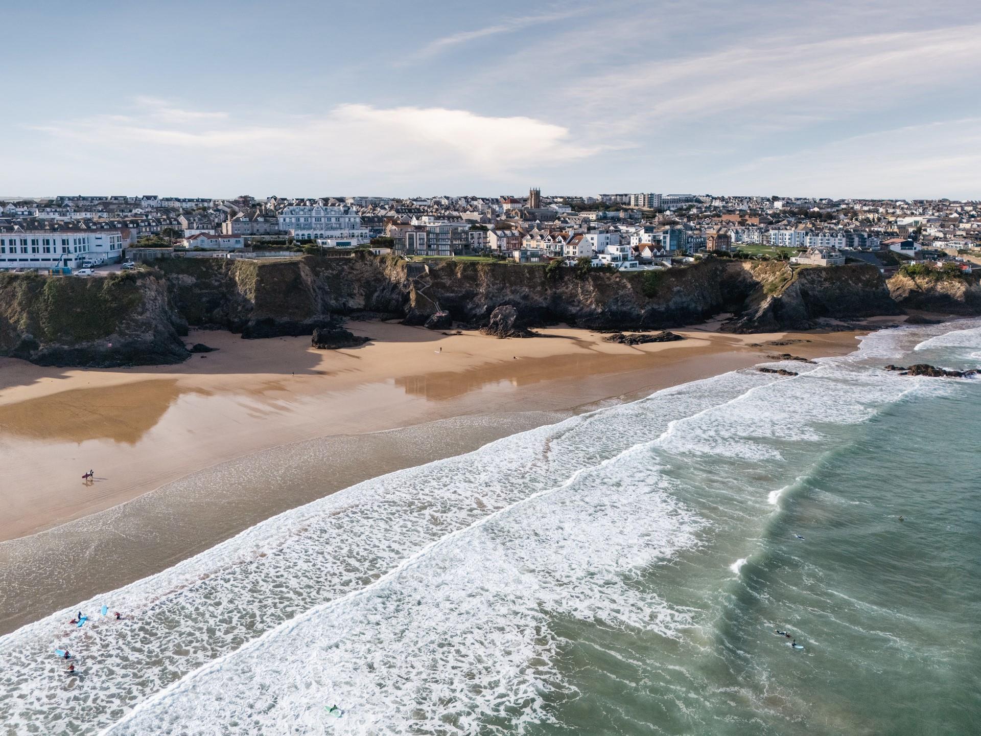 Find the epic Cornish swell on your doorstep at Surf House!