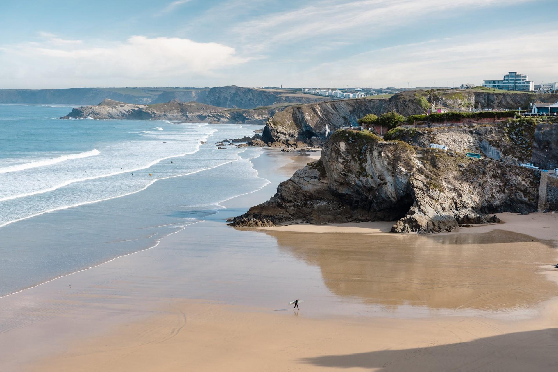 Surf House overlooks the beautiful Great Western beach in Newquay!