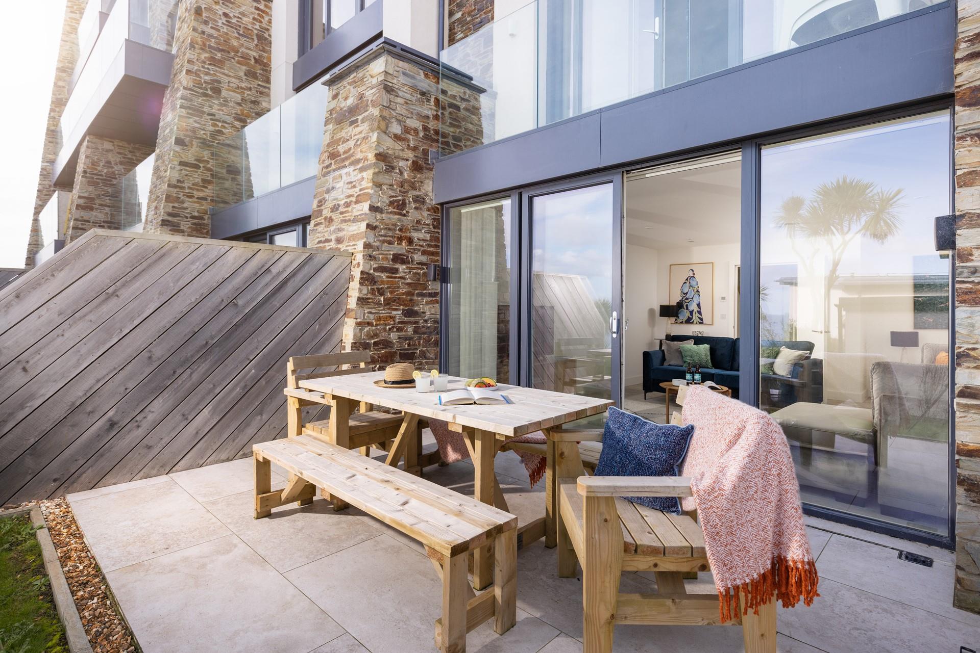 Step into the patio for your holiday mealtimes, from morning coffee to al fresco dinners.