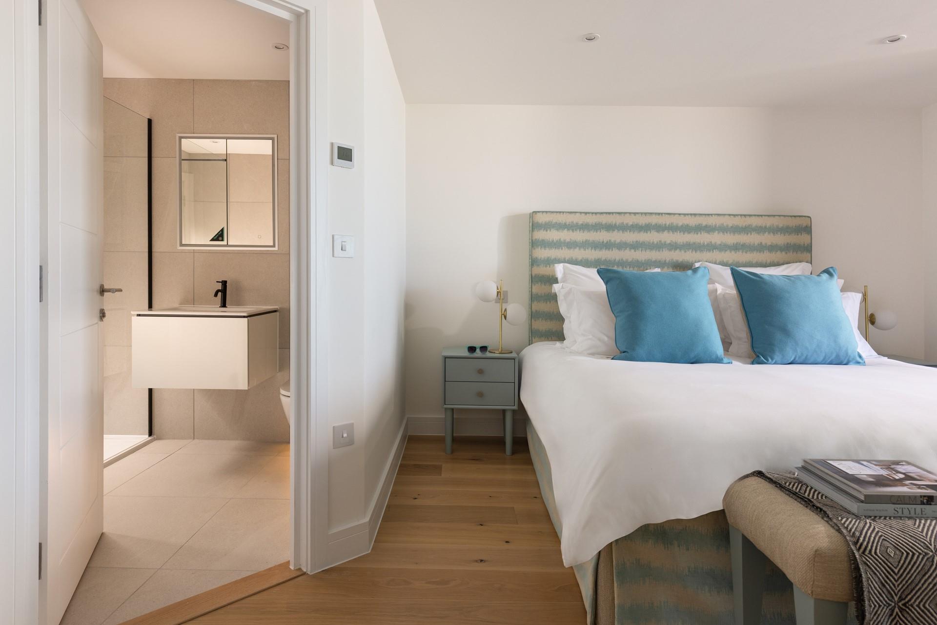 Bedroom 1 has its own ensuite, perfect for getting ready to start your days adventures. 