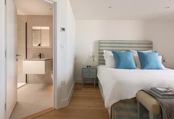 Bedroom 1 has its own ensuite, perfect for getting ready to start your days adventures. 