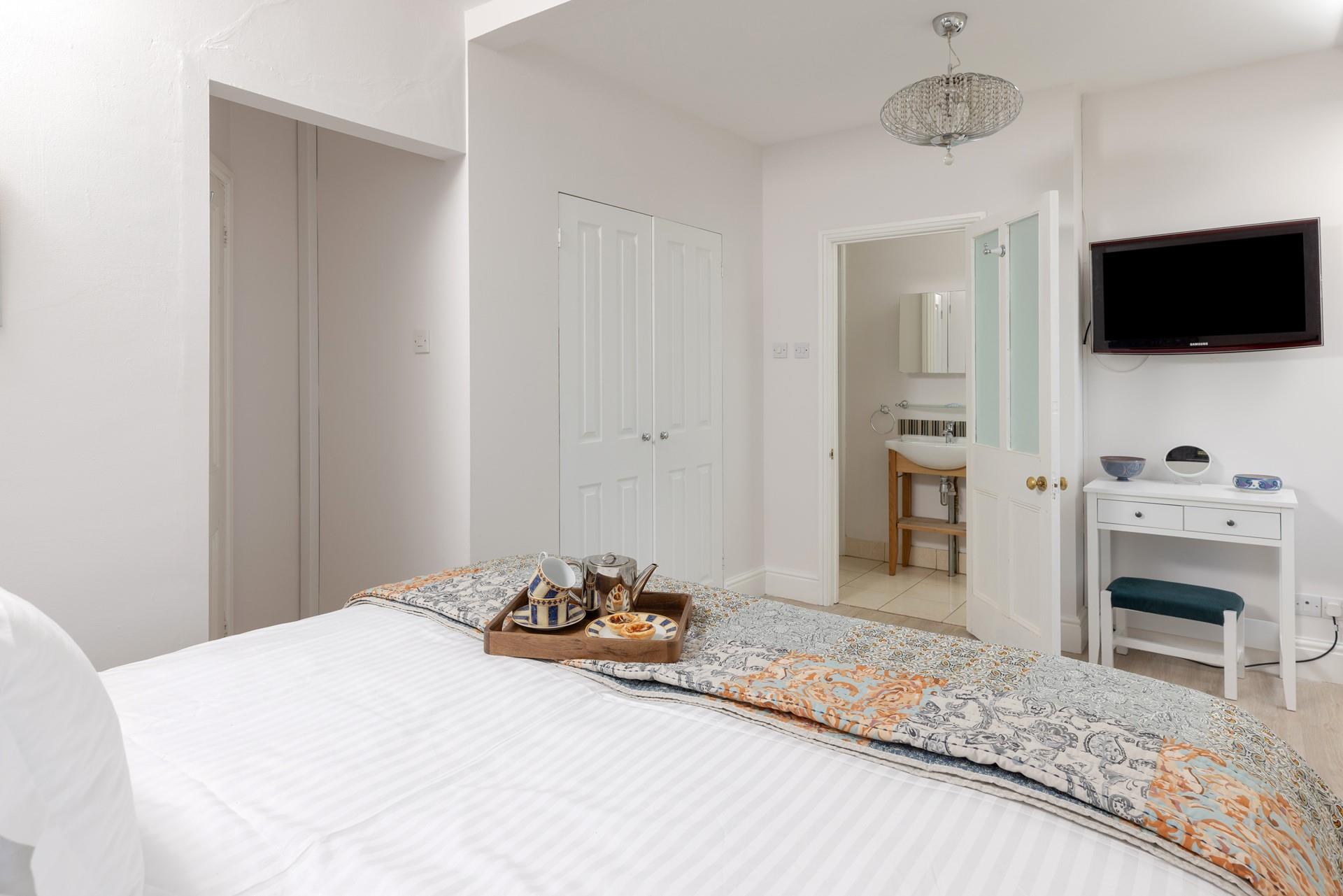 Tuck into the soft sheets after a day spent on the soft sand at Carbis Bay beach.