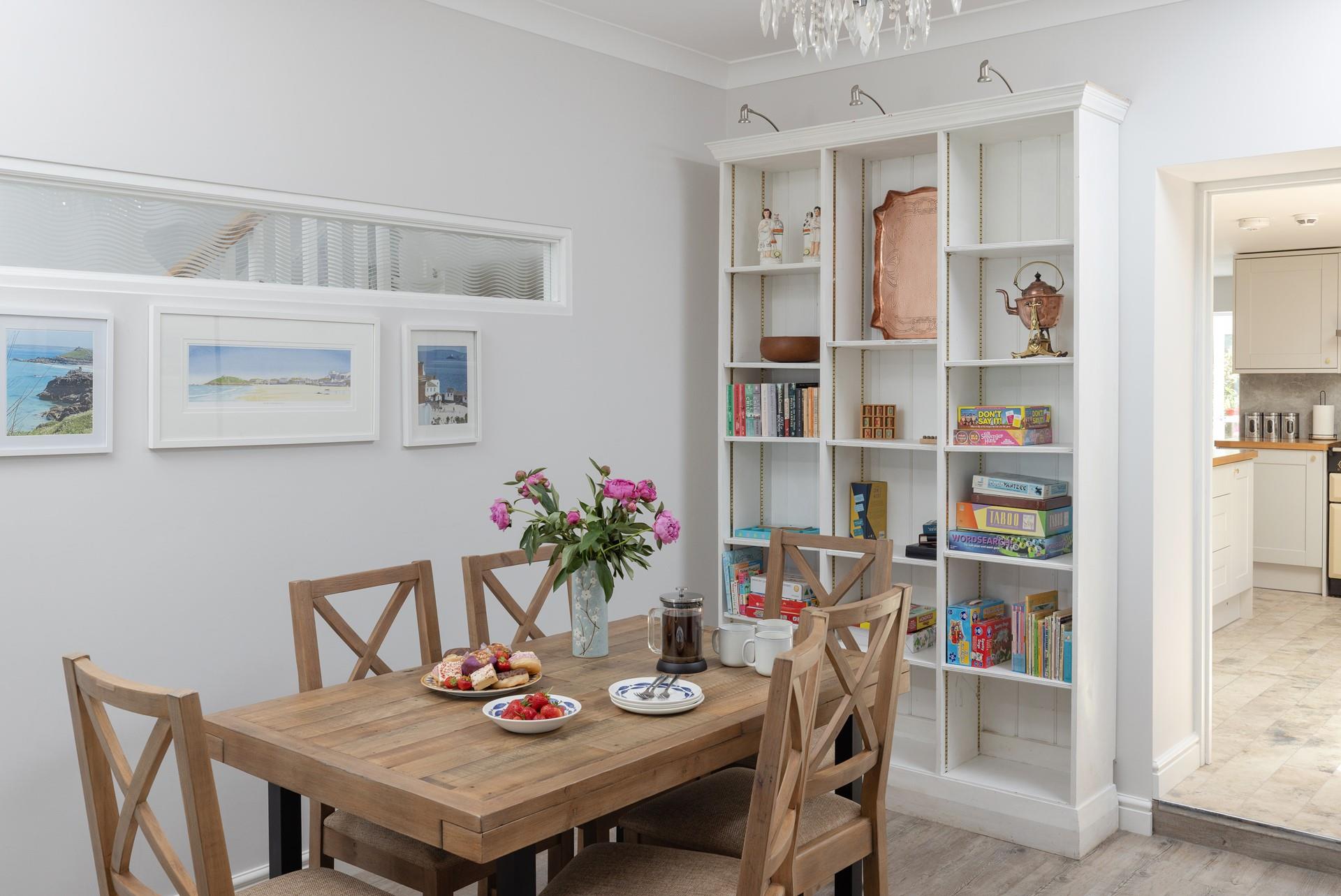 Trevarno is decorated with neutral and modern tones.