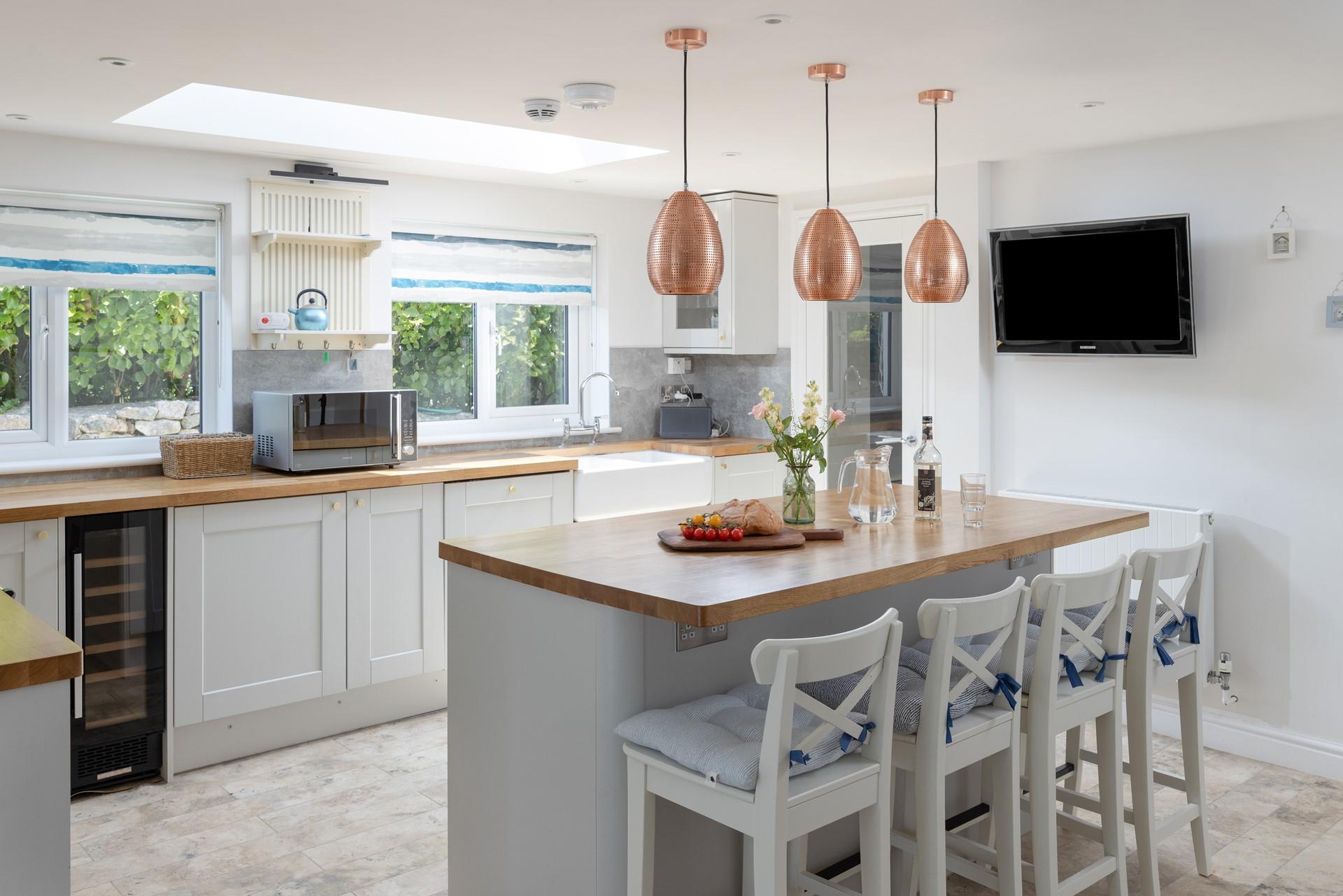 Cook up a storm in the well-equipped large kitchen.