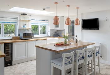 Cook up a storm in the well-equipped large kitchen.