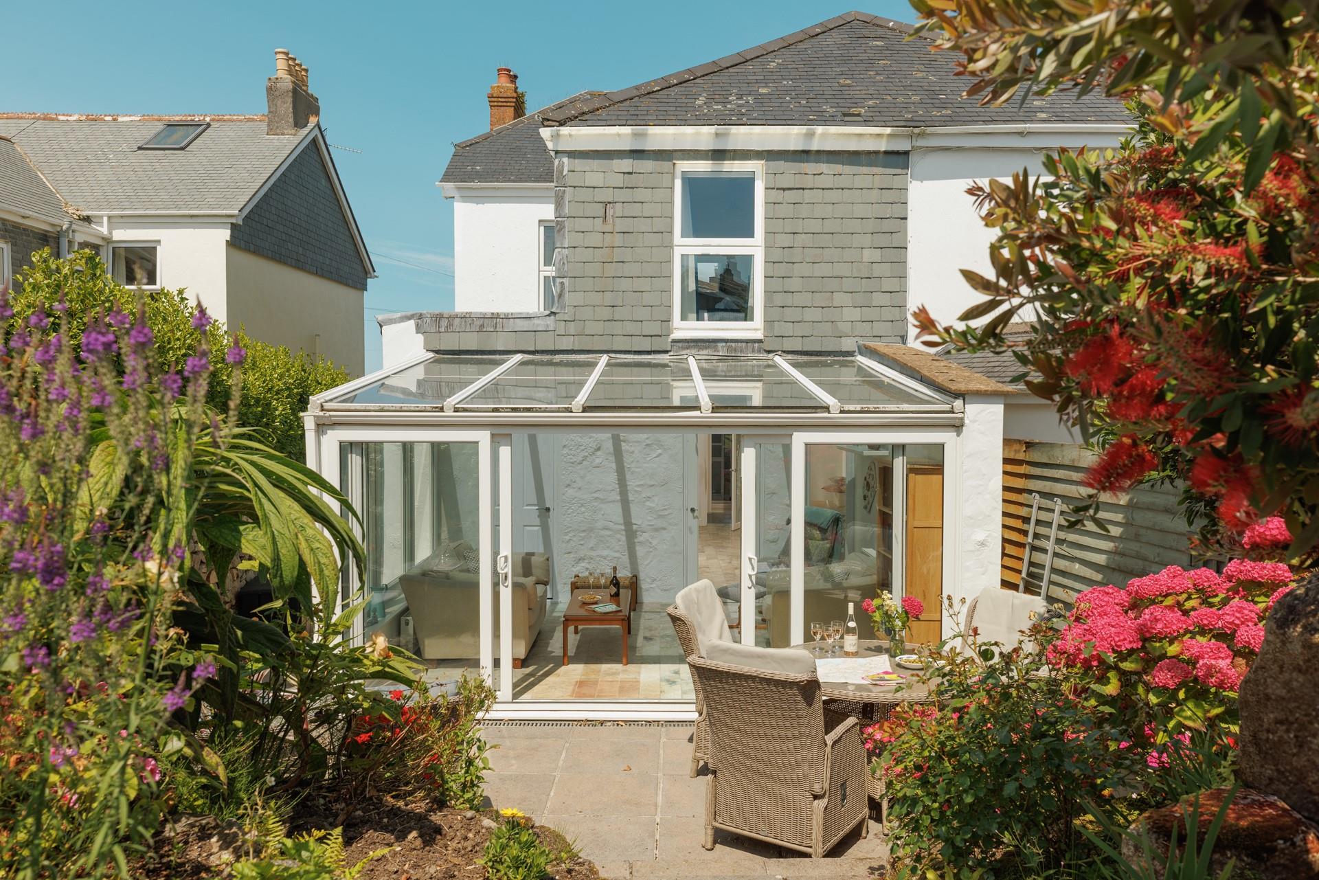 The garden is ideal for al fresco evenings in the sunshine.