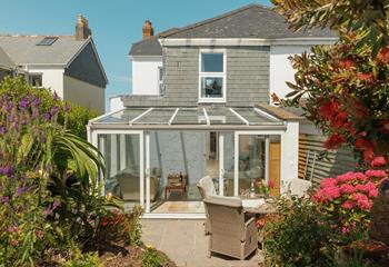 The garden is ideal for al fresco evenings in the sunshine.