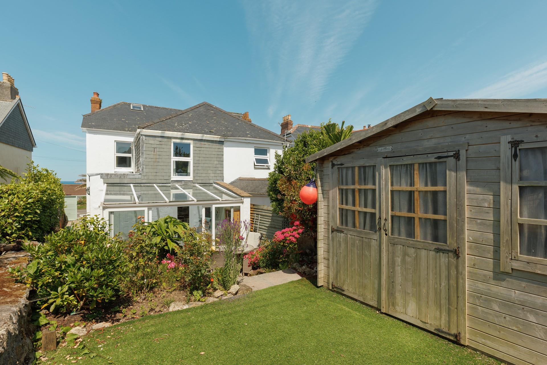 The little one will love to play in the garden area.