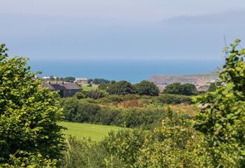 Beautiful views across rolling fields to Widemouth Bay!