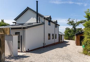 Stylish and modern, this beautiful barn renovation offers all you need for a relaxing holiday on the Cornish coast.