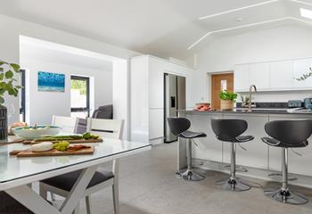 Cook and dine together throughout your stay.