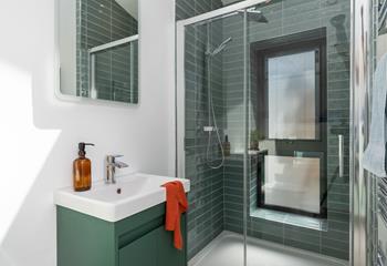 With an en suite and two shower rooms, there'll be no queues for the bathroom in the mornings.