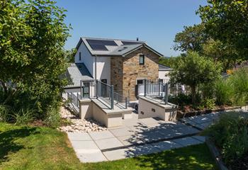 Atlantic Cottage, Sleeps 6 + cot, Widemouth Bay.