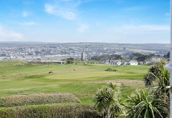 Overlinks is located next to the golf course, ideal for keen golfers!