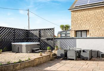 The back garden has a hot tub and dining area, perfect for al fresco evenings!