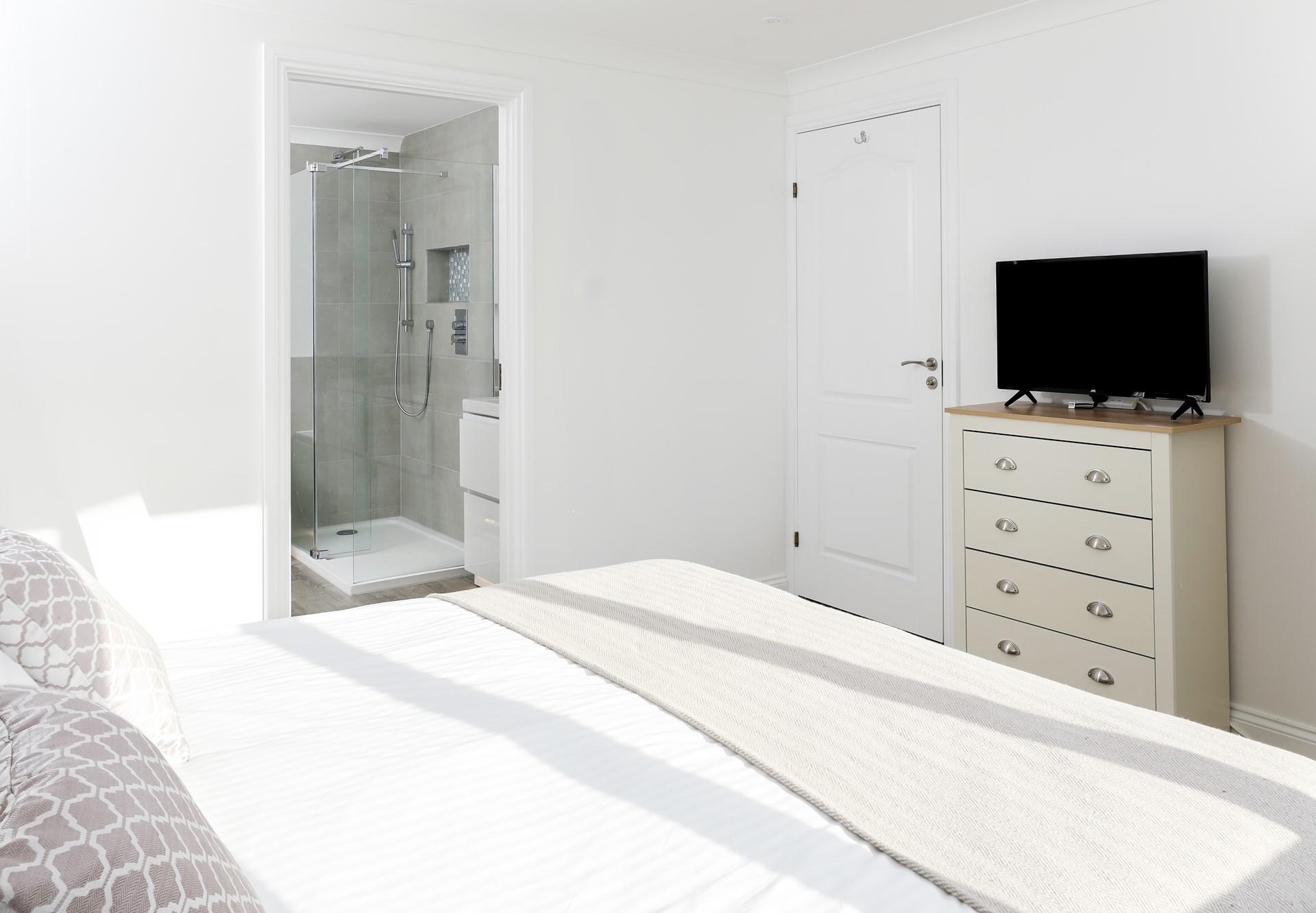 The handy en suite makes getting ready each morning a breeze.