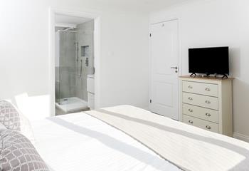 The handy en suite makes getting ready each morning a breeze.