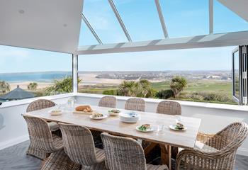 Stunning sea views await at Overlinks, a large family-friendly house just steps from the beach! 