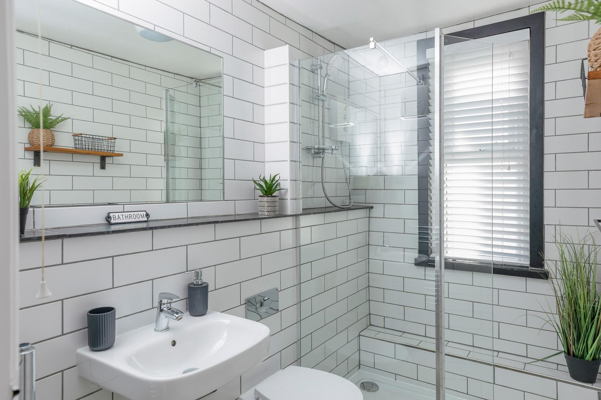 Wash off sandy toes in the modern shower room.