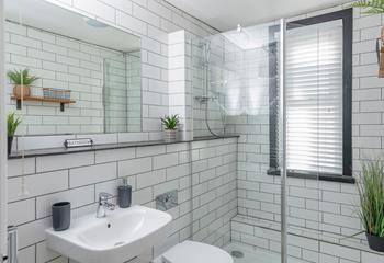 Wash off sandy toes in the modern shower room.